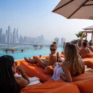 Aura Skypool Session in Dubai with @jakeyamashita