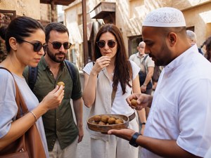 Dubai Food Tour in Dubai with @helahamdi