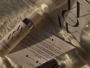 PR Package/Unboxing in Dubai with @hzxll.ch